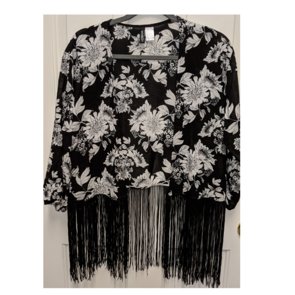Divided Tops - Divided Floral Fringe Kimono shirt